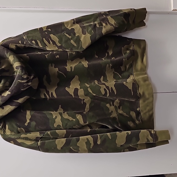 Obey camo hoodie, Medium - Picture 5 of 5